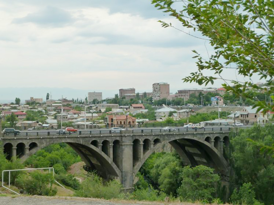 Քաղաքագրություն. Սպիտակին է տալիս առագաստը