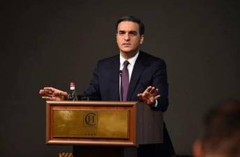 Գիրք կարդալը դառնում է ոչ պոպուլյար,  չպետք է թույլ տանք, որ այդ կարծրատիպը ձևավորվի․ Արման Թաթոյան