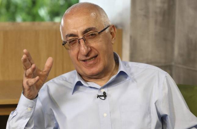 «Հրապարակ». Արա Սահակյանը կրկին հայր է դառնալու