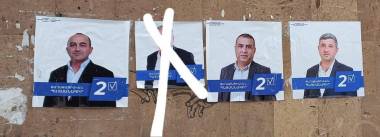 Ավագանու ընտրացուցակում չգրանցված անձինք պաստառներ են փակցրել քաղաքում