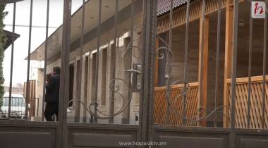 Գարիկ Սարգսյանը փախավ, երբ տեսավ լրագրողին (տեսանյութ)