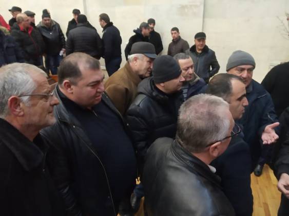 Ճեմուղի չի, այլ խլելու գործընթաց. սևանցիները տապալեցին քննարկումը (տեսանյութ)
