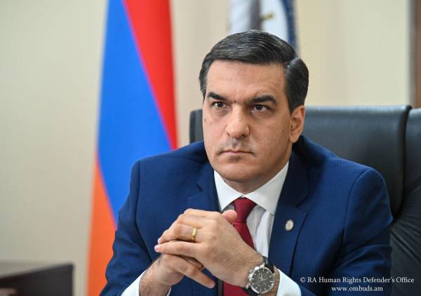 «Հրապարակ». Թաթոյանի դիմումի քննությունը հետաձգվել է. մահակ իշխանության ձեռքում