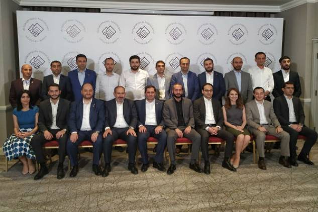 «Հրապարակ». Ինչ սև անցքեր ունեն թավշյաները՝ իրենց անցյալի էջերում