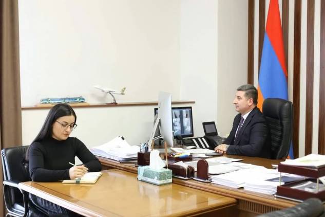 Գնել Սանոսյանն ու իր քարտուղարուհին նույն գրաֆիկով են աշխատում 