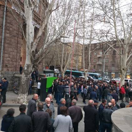 Հանրահավաքի մասնակիցները հավաքվել են Մատենադարանի հարակից տարածքում 