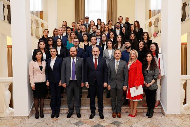 Նրանց համար կարեւորը ոչ թե հայրենիքն է, այլ Նիկոլ Փաշինյանի հետ լուսանկարվելը