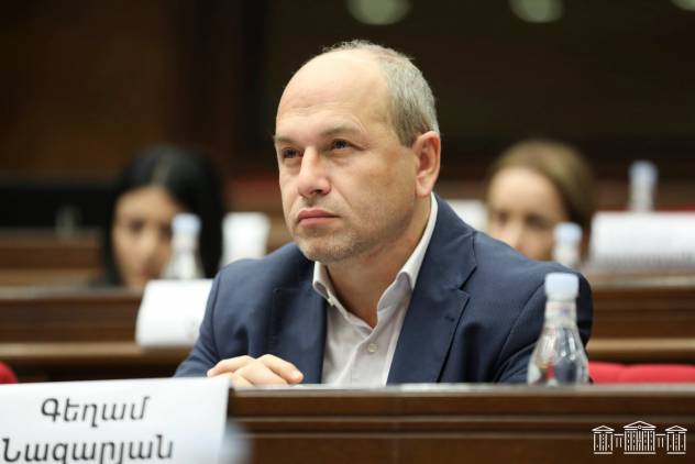 Ի՞նչ ասես նրան, ով իշխանության մոտ միավորներ հավաքելու համար Արցախի դրոշն է հանում