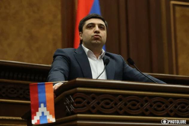 Այ ուսապարկեր, Արցախի դրոշից ինչո՞ւ եք խրտնում