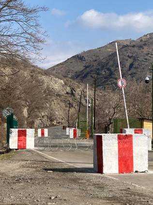 «Հրապարակ».Կապանի՝ Ադրբեջանին հանձնած հատվածն այլեւս երթեւեկելի չէ