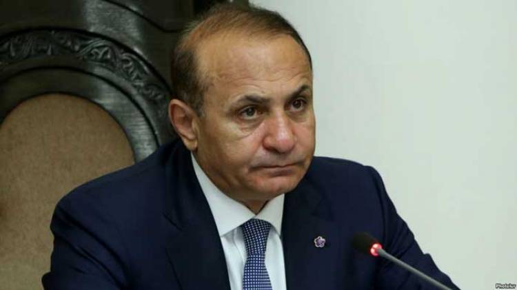 «Հրապարակ». Ոչ մի մուկ եւ ոչ մի ձուկ չէր պլստալու, բայց Հովիկ Աբրահամյանը պլստաց