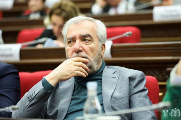 «Հրապարակ». Ովքեր են ուղղորդում Անդրանիկ Քոչարյանին