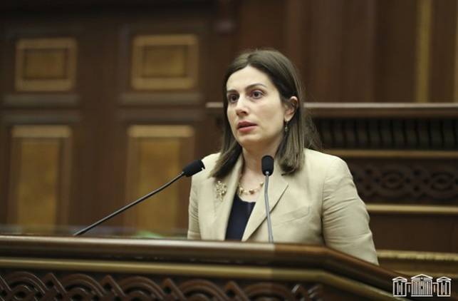 «Հրապարակ». Նախարարի եղբայրը Շուշիում զոհվել է, որ նախարարի թիմը հանձնի՞ Արցախը