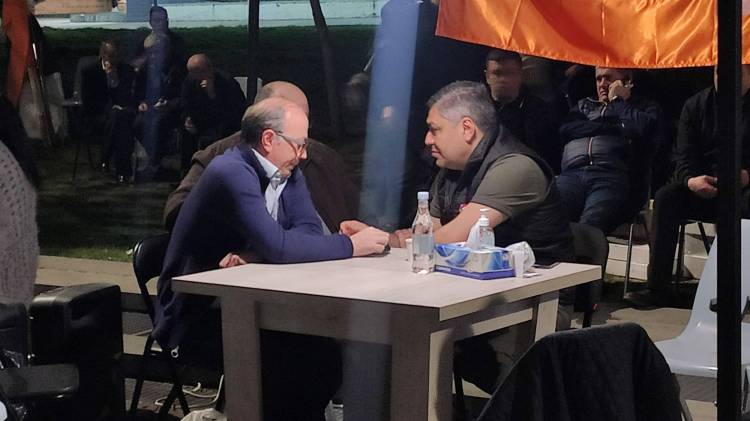 Արա Այվազյանն Ազատության հրապարակում է