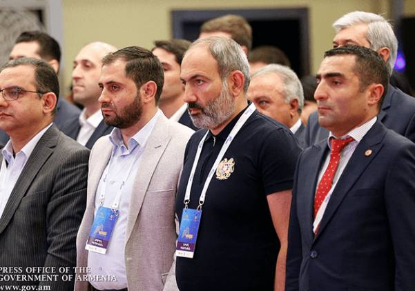 Ամբողջ քաղաքական թիմը հանգստացնող դեղերի «վրա» է
