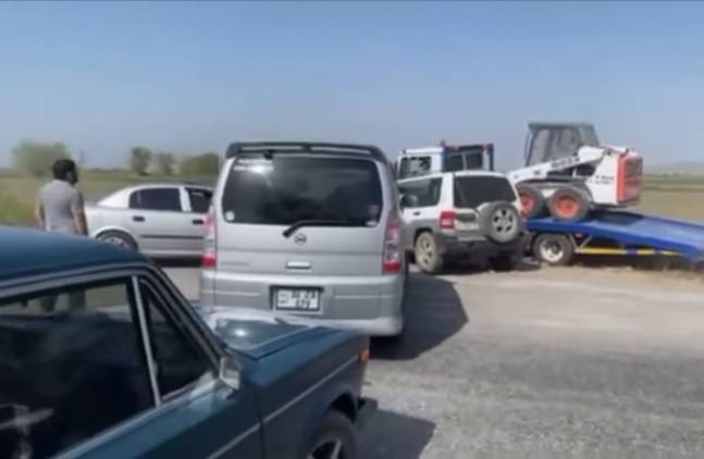 «Գնացեք ձեր հարցերը որտեղ ուզում եք լուծեք»․ Աշտարակ-Էջմիածին մայրուղին փակ է, իրավիճակը՝ լարված