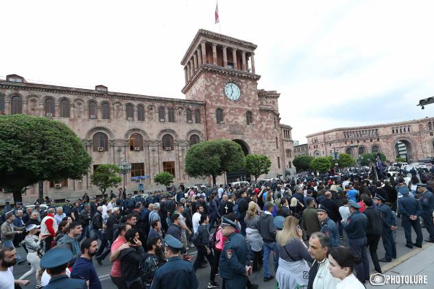 «Հրապարակ». Իշխանական որոշ շրջանակներ տագնապած են ընդդիմության պայքարից