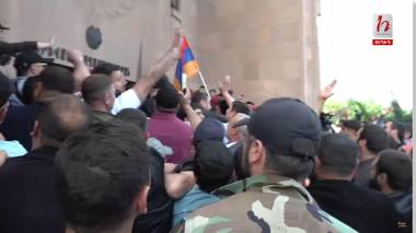 Երևանի քաղաքապետարանը շրջափակվեց (լուսանկարներ)