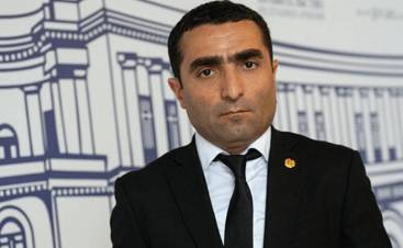 Ռոմանոսի անդիպլոմ ապերիկը պետի տեղակալ է աշխատել