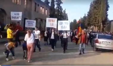 Մարտակերտում երթ են անում՝ ի աջակցություն «Դիմադրության» շարժման (տեսանյութ)