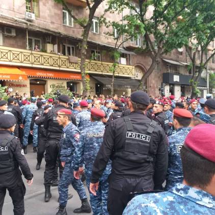 Ընդդիմությունը փոխեց երթի ուղղությունը