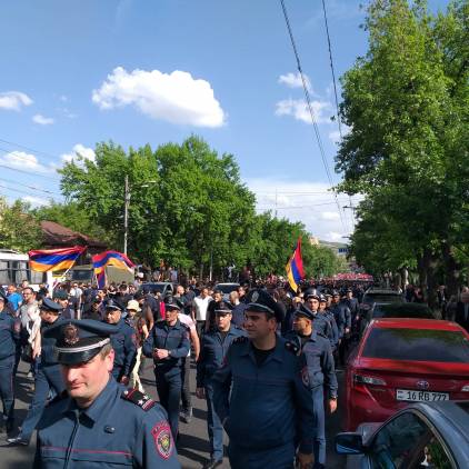 Ընդդիմության երթը շարժվում է ԱԺ 