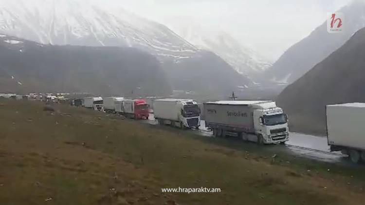 15 օրվա մեջ մեկ անգամ լողացել ենք գետում, մոտ 4 հազար մեքենայի կուտակում կա