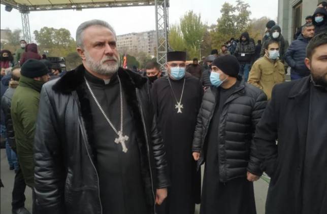 Հասել է ժամը, սիրելի ժողովուրդ, ոտքի կանգնեք