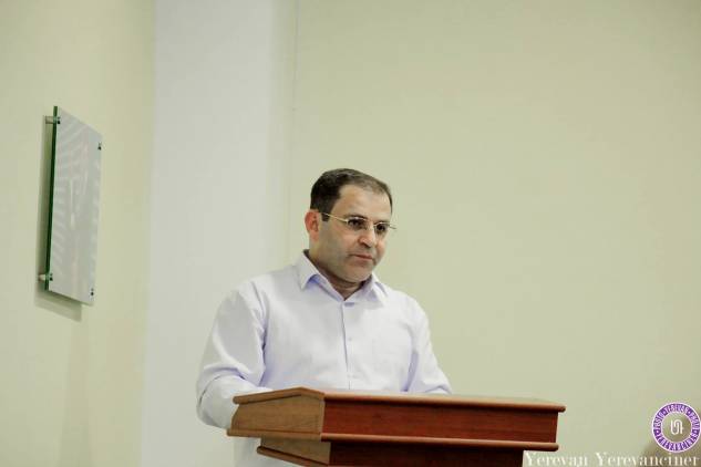 Նարեկ Մալյանը գիրք է գրում եւ դատերի է մասնակցում