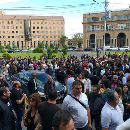 Բանակցում են, որ ճանապարհ բացեն քաղաքապետարանի աշխատողների համար