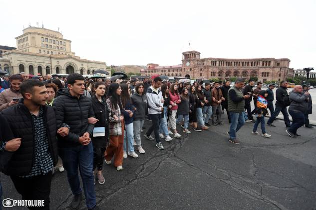 «Հրապարակ». Քանի դեռ Սերժ Սարգսյանն ու Ռոբերտ Քոչարյանը համաձայնության չեն եկել, շարժումը նոր թափ չի ստանա
