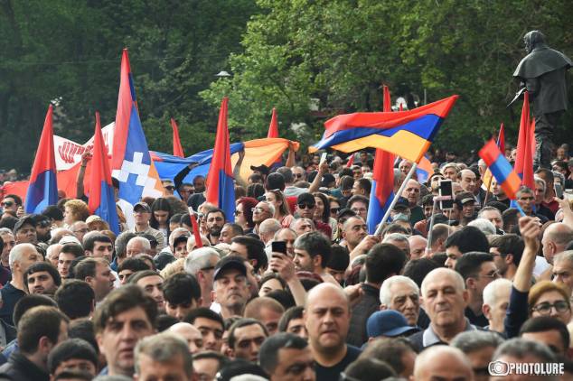 Նյարդերի պայքարից դեպի երկիշխանություն