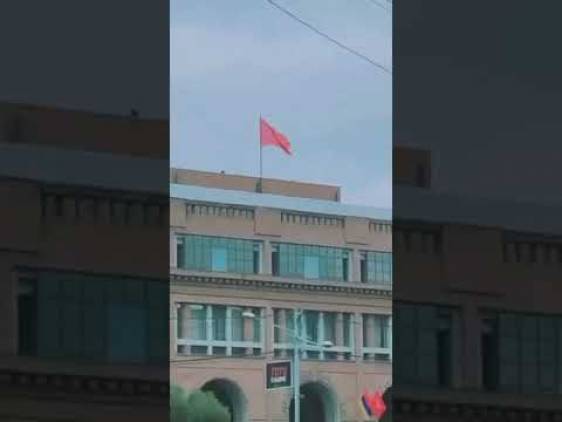 «Մոսկվայի տան» տանիքին Խորհրդային միության դրոշն է ծածանվում (տեսանյութ)