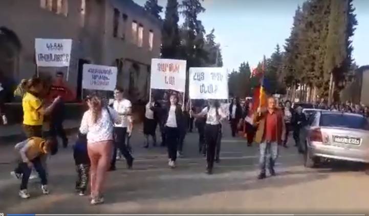 Մարտակերտում երթ են անում՝ ի աջակցություն «Դիմադրության» շարժման (տեսանյութ)