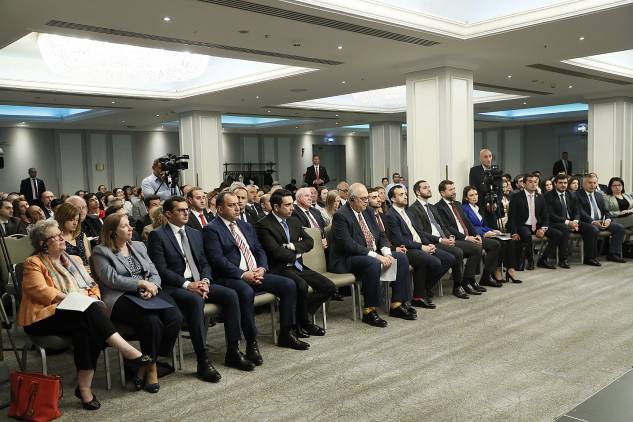 «Հրապարակ». Ժողովրդավարության ինչպիսի՜ դրսեւորում