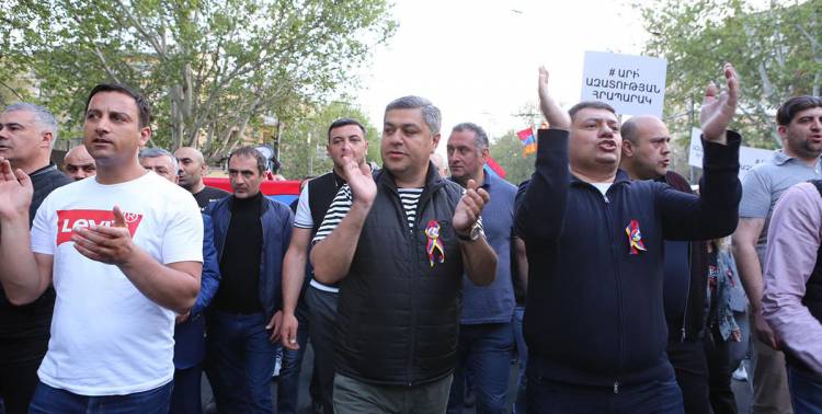«Հրապարակ». Մարտուն Գրիգորյանը դուրս կգա՞ խմբակցությունից