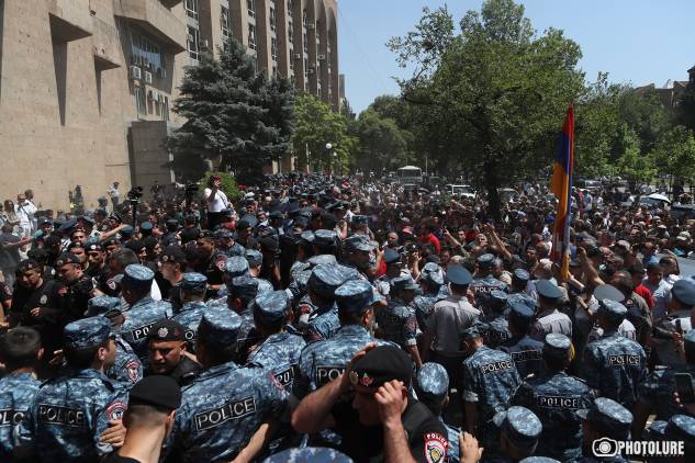 «Հրապարակ». Որ նախարարության աշխատակիցներն էին ակտիվ աջակցում ցուցարարներին