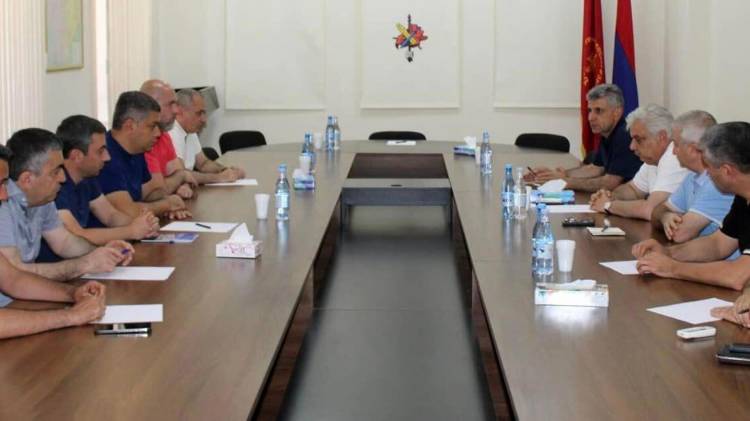 «Հրապարակ». Ինչ են պայմանավորվել Արցախի եւ Հայաստանի ընդդիմադիր գործիչները