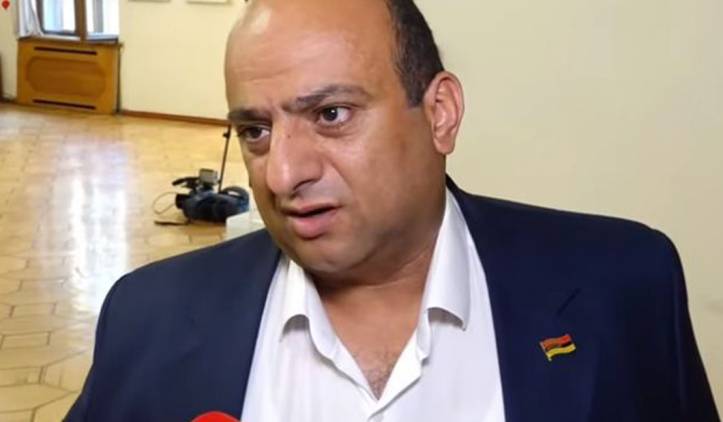 «Հրապարակ». Մի՛ խանգարեք, մտածում եմ 