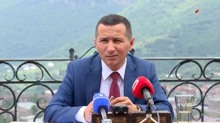 «Հրապարակ». Սյունիքի մարզպետի և պատգամավորների հարաբերությունները լիցքաթափվել է «վերևների» միջամտությամբ
