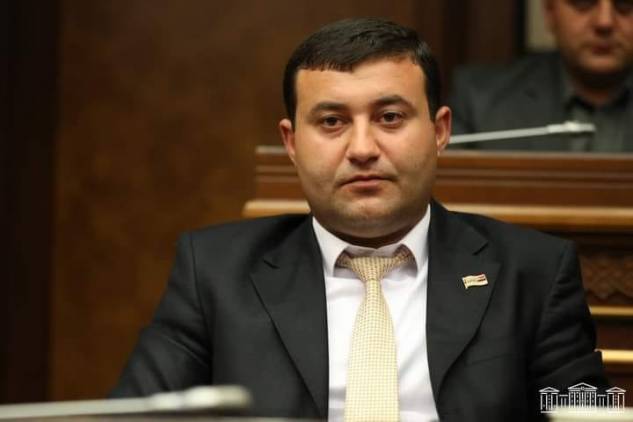 «Հրապարակ». ՔՊ-ական պատգամավորը աղջկա անունը Սմայլիկ է դրել