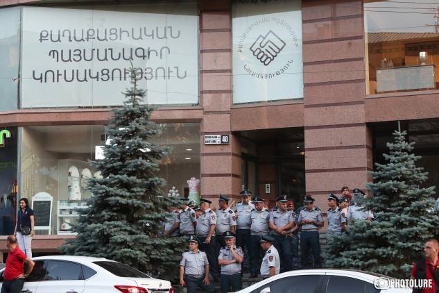 «Հրապարակ». «Դիմադրություն» շարժման հանրահավաքը՝ ոստիկանական պատնեշից այն կողմ
