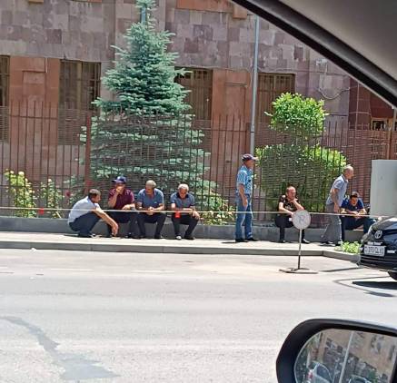 Նամակ փոխանցեցինք, որ հանձնի դեսպանին․ գերիների ծնողները դադարեցրին ակցիան