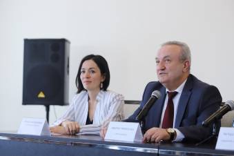 Պտույտ մը Հայաստանի նախարարություններու մեջ