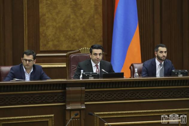 «Հրապարակ». Ընդդիմադիրների գրպանից՝ ՔՊ-ականների գրպանը. ինչո՞ւ են պահում աշխատավարձերը