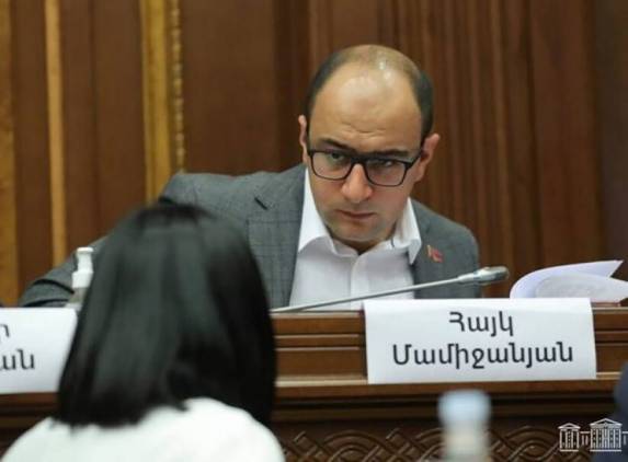 «Հրապարակ». Թե՛ մանդատն է ինքն իրենով գործիք, եւ թե՛ մանդատը դնելն է որոշակի գործիք