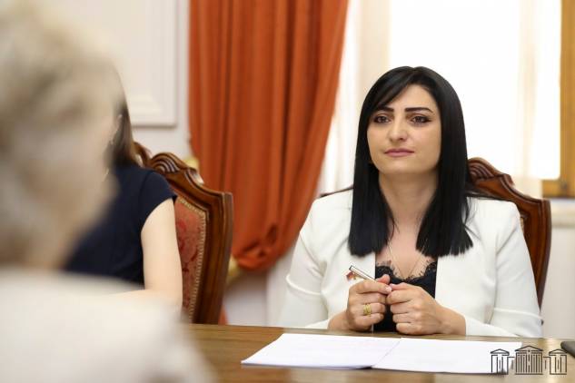 «Հրապարակ». Թագուհին խոսում է ազնվությունից