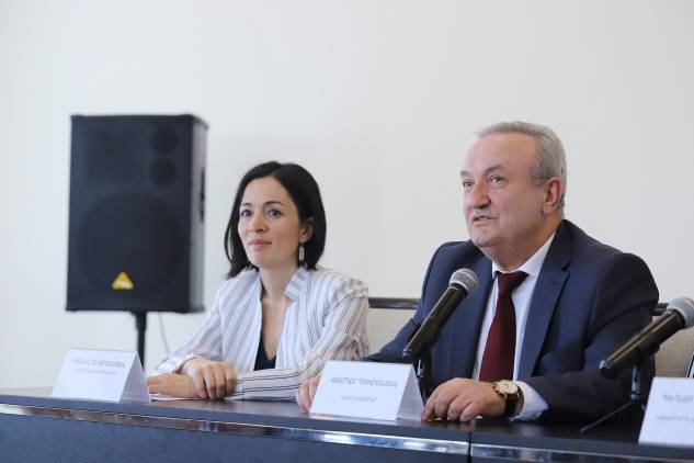 Պտույտ մը Հայաստանի նախարարություններու մեջ