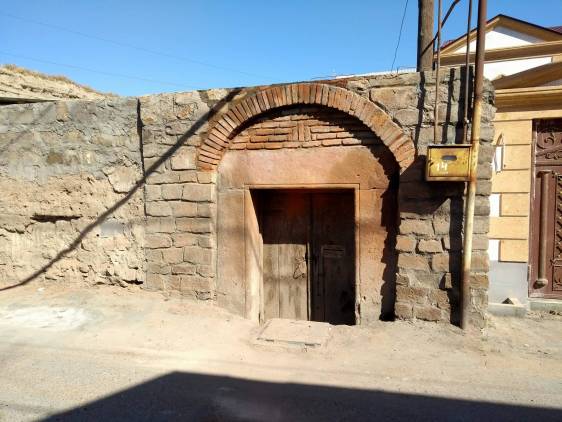 Ո՞վ է «թռցրել» գեղանկարչի տան փայտե դուռը