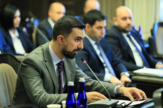 «Հրապարակ». Արմեն Ավետիսյանը Փաշինյանի «սիրուն աչքերի՞» համար է իր հյուրանոցը նվիրել պետությանը